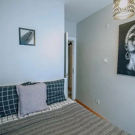 Modern Designed Cosy Suite, Whole With 2 Bedrooms Apartment *