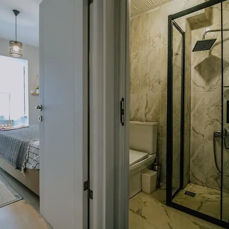 Modern Designed Cosy Suite, Whole With 2 Bedrooms *