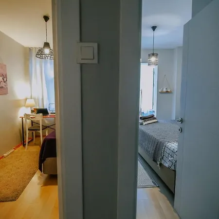 Modern Designed Cosy Suite, Whole With 2 Bedrooms *