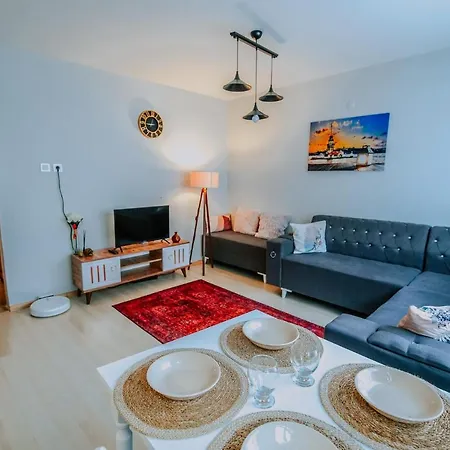 Apartment Modern Designed Cosy Suite, Whole With 2 Bedrooms
