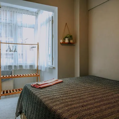 Modern Designed Cosy Suite, Whole With 2 Bedrooms Apartment