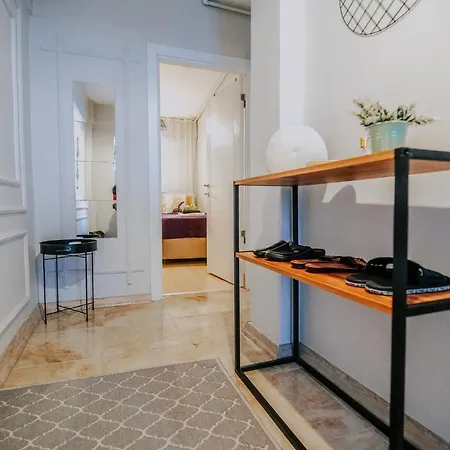 Modern Designed Cosy Suite, Whole With 2 Bedrooms *