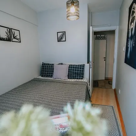 Modern Designed Cosy Suite, Whole With 2 Bedrooms Apartment *